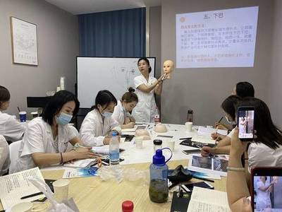 国内较专业的注射美容速成班职业学校要多少钱?