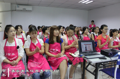 韵绣国际讲师莅临我校讲解《韩式半永久定妆术》课程