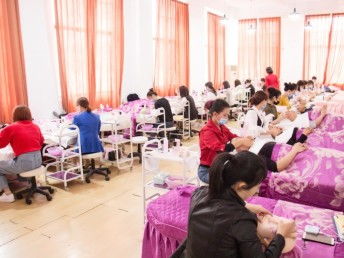 图 泉州美容化妆培训学校 君子兰美容培训学校 泉州美容学校 泉州职业培训 泉州列表网