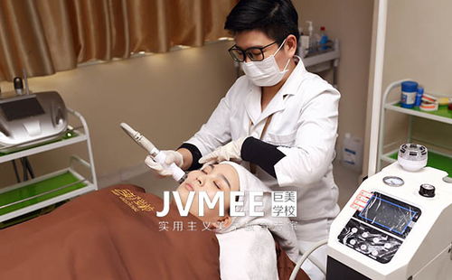 在美容院上班和去培训哪个学得好