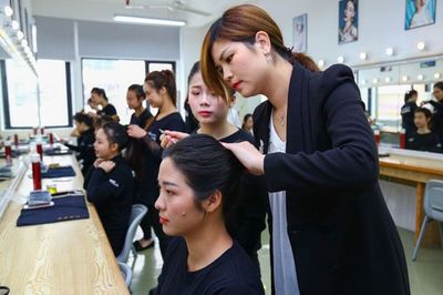 2018年国家化妆师职业资格证被取消,到伊丽莎白学校的化妆师考哪些证书呢