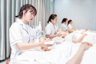 静莎职业培训学校之美容班学员实操花絮图展示