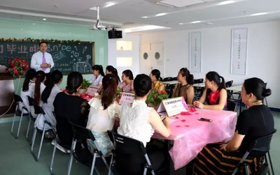 美容学校:美雅美容职业培训学校第二届毕业典礼