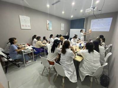 南充医学美容培训学校学成后的职业发展路径