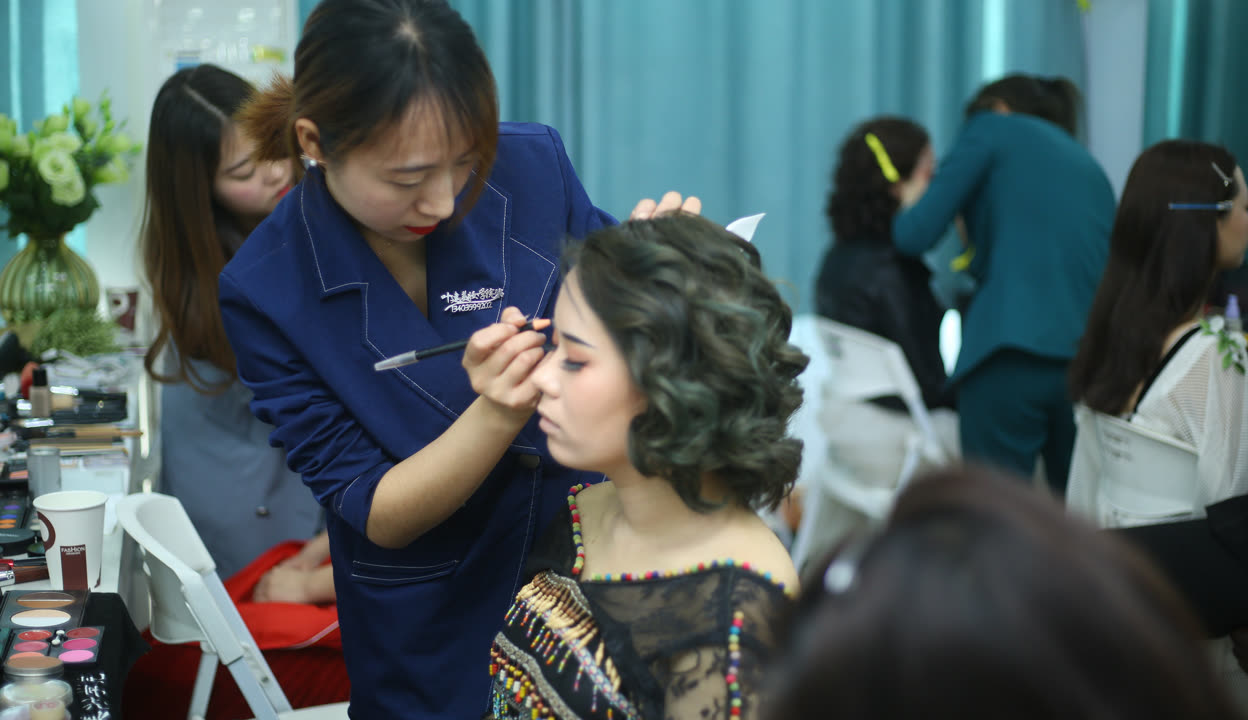 运城叶建美容美发化妆职业培训学校 专业美容职业培训课堂的卓越体验